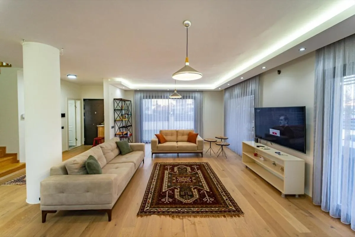 Merkezde Muhtesem Havuzlu Villa Fethiye