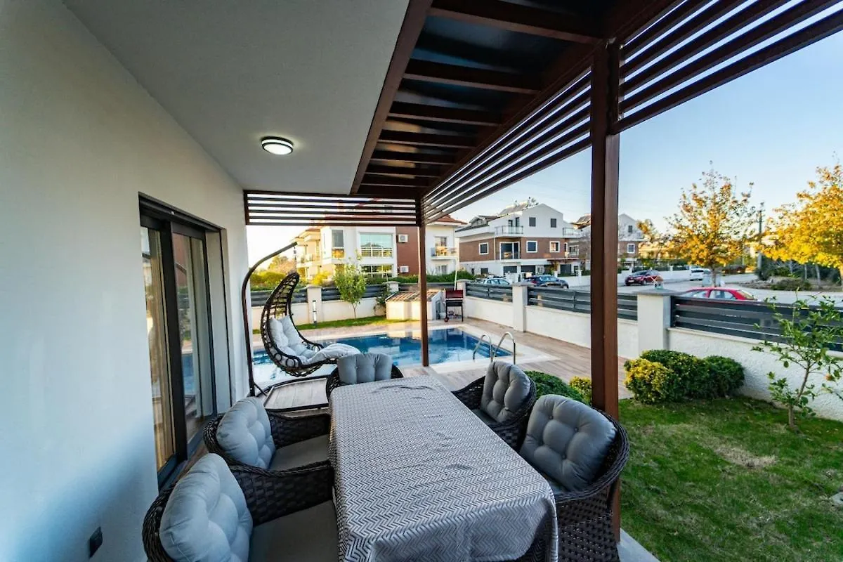 Merkezde Muhtesem Havuzlu Villa Fethiye