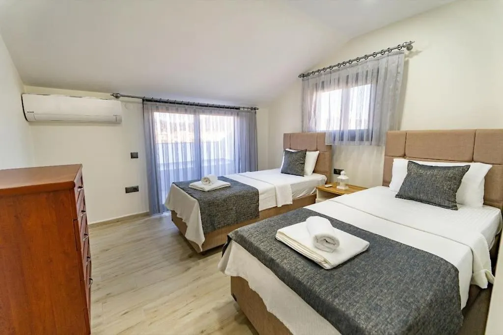 Merkezde Muhtesem Havuzlu Villa Fethiye
