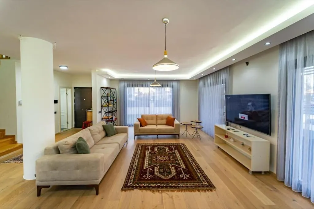Merkezde Muhtesem Havuzlu Villa Fethiye