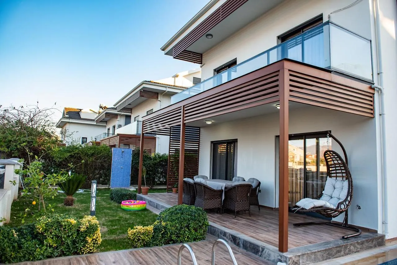 Merkezde Muhtesem Havuzlu Villa Fethiye